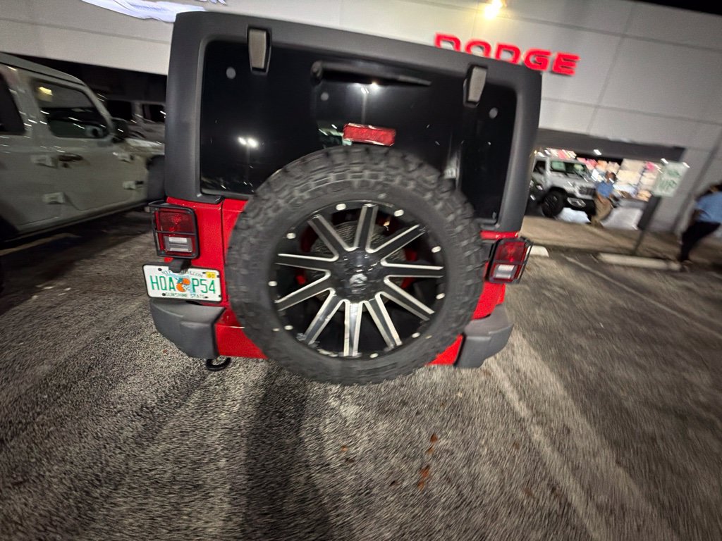 Used 2017 Jeep Wrangler Unlimited Sahara w/ Connectivity Group AWD/4WD image 26