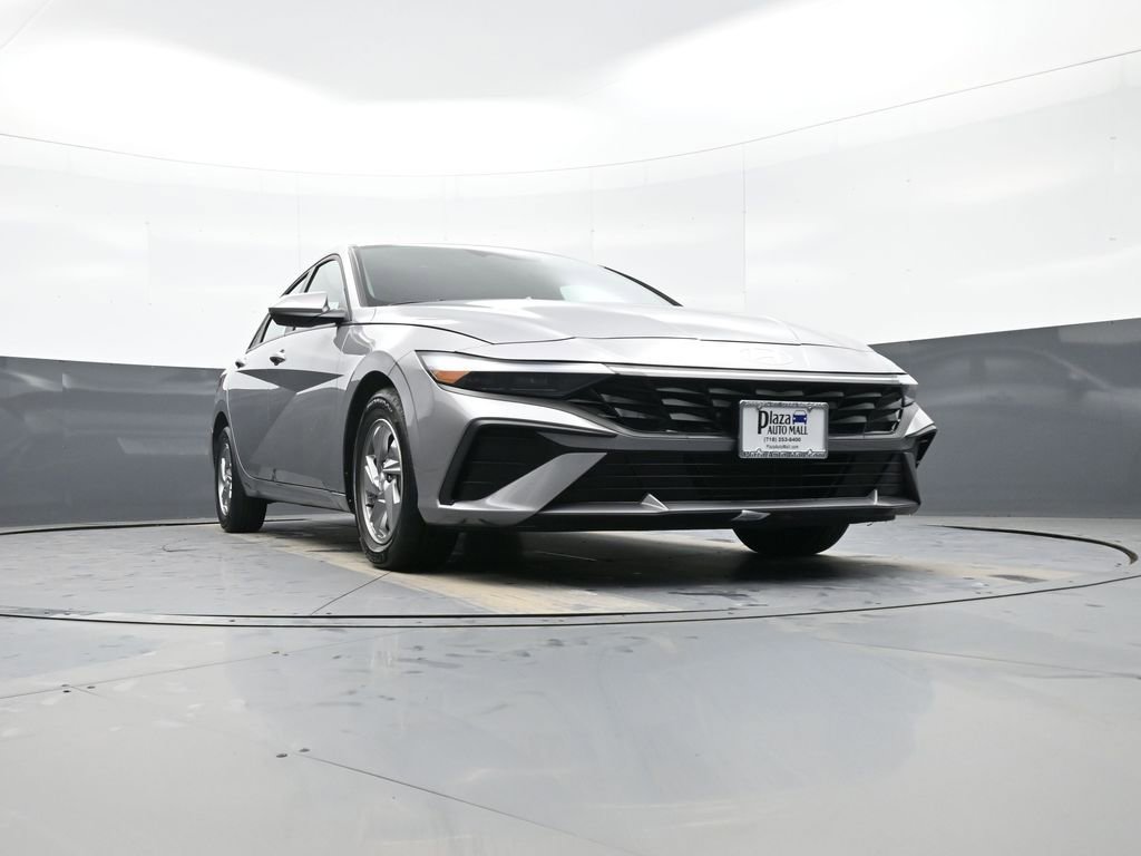 Certified 2025 Hyundai Elantra SE image 27