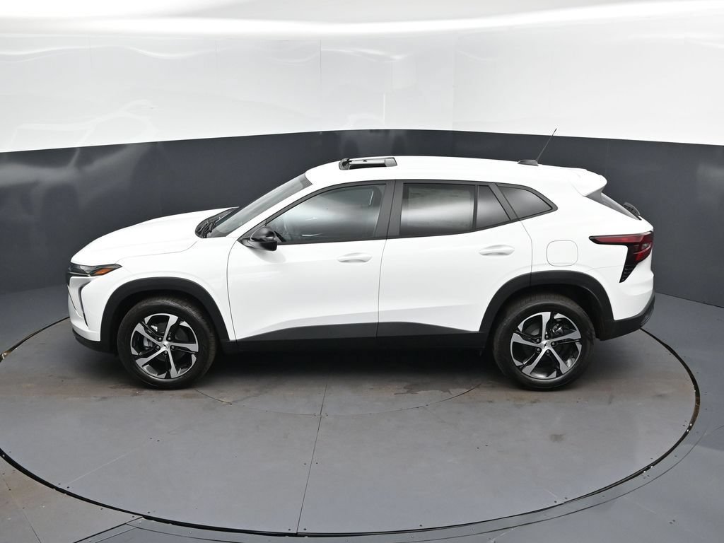 New 2026 Chevrolet Trax RS w/ Sunroof Package FWD image 32