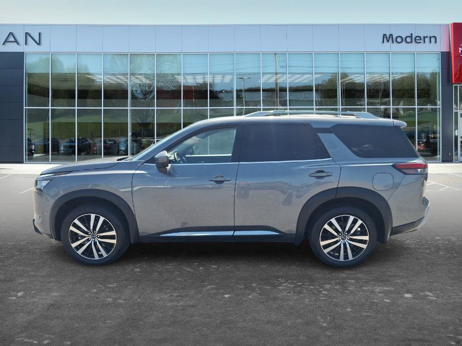 Used 2025 Nissan Pathfinder Platinum w/ Cargo Package FWD image 7