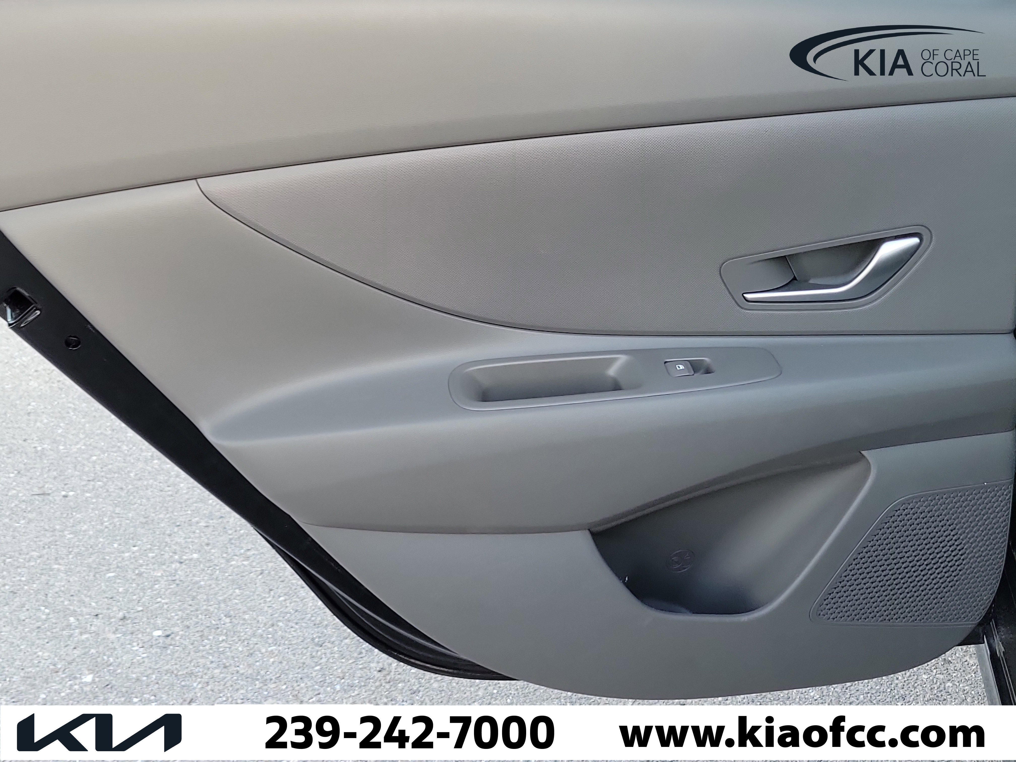 Used 2024 Hyundai Elantra SEL image 14