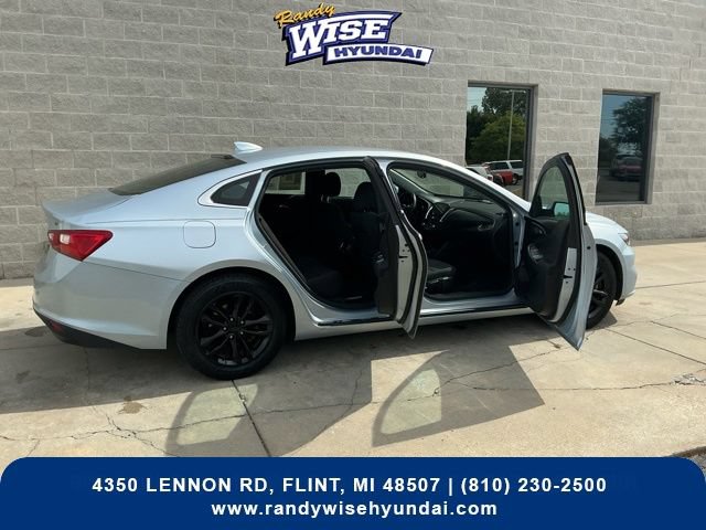 Used 2017 Chevrolet Malibu LT FWD image 11
