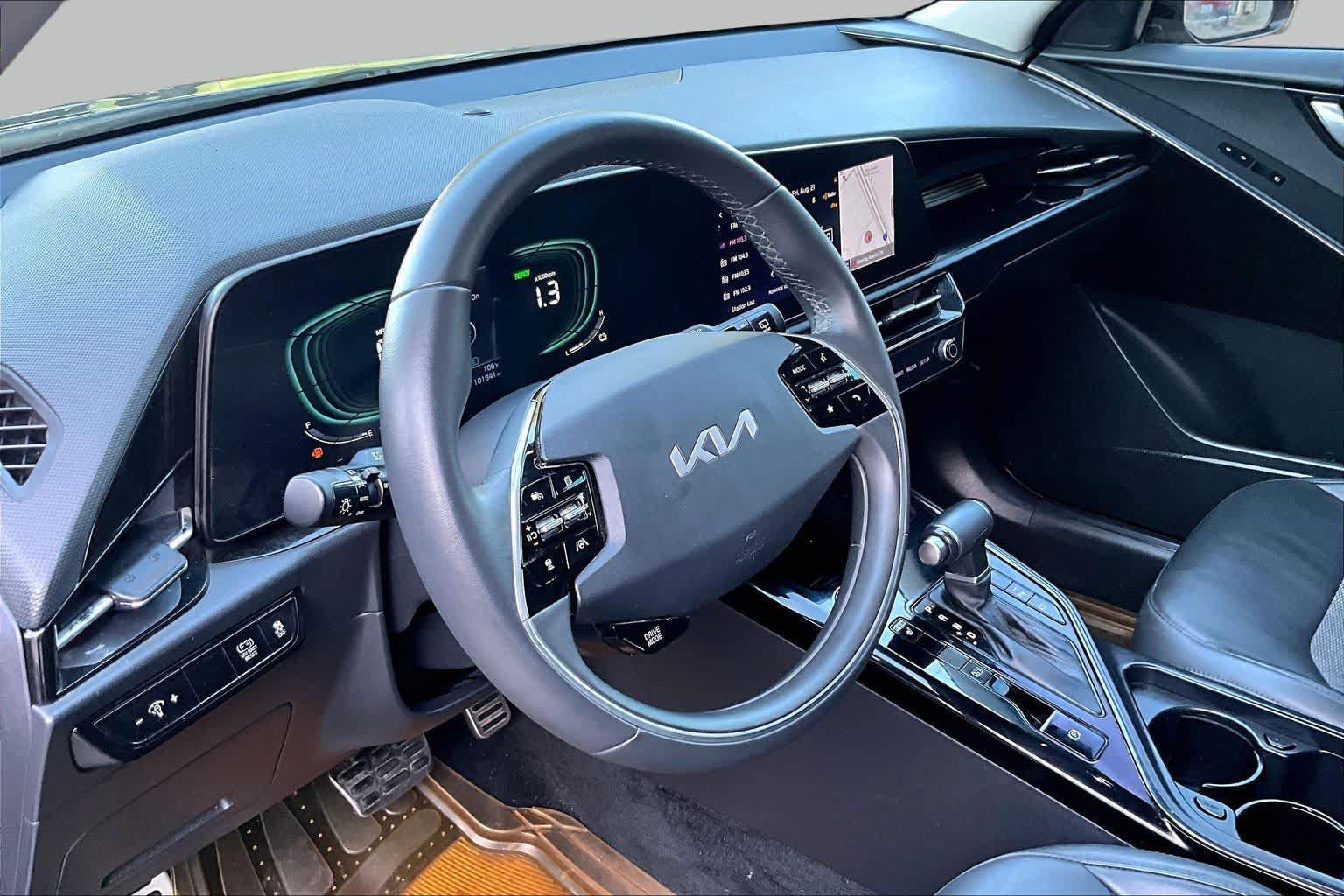 Used 2023 Kia Niro EX Touring FWD image 18