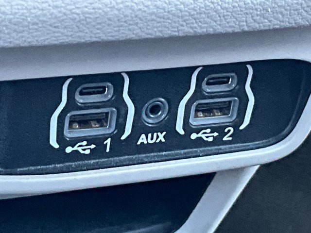 Used 2021 Chrysler Voyager Lxi FWD image 25