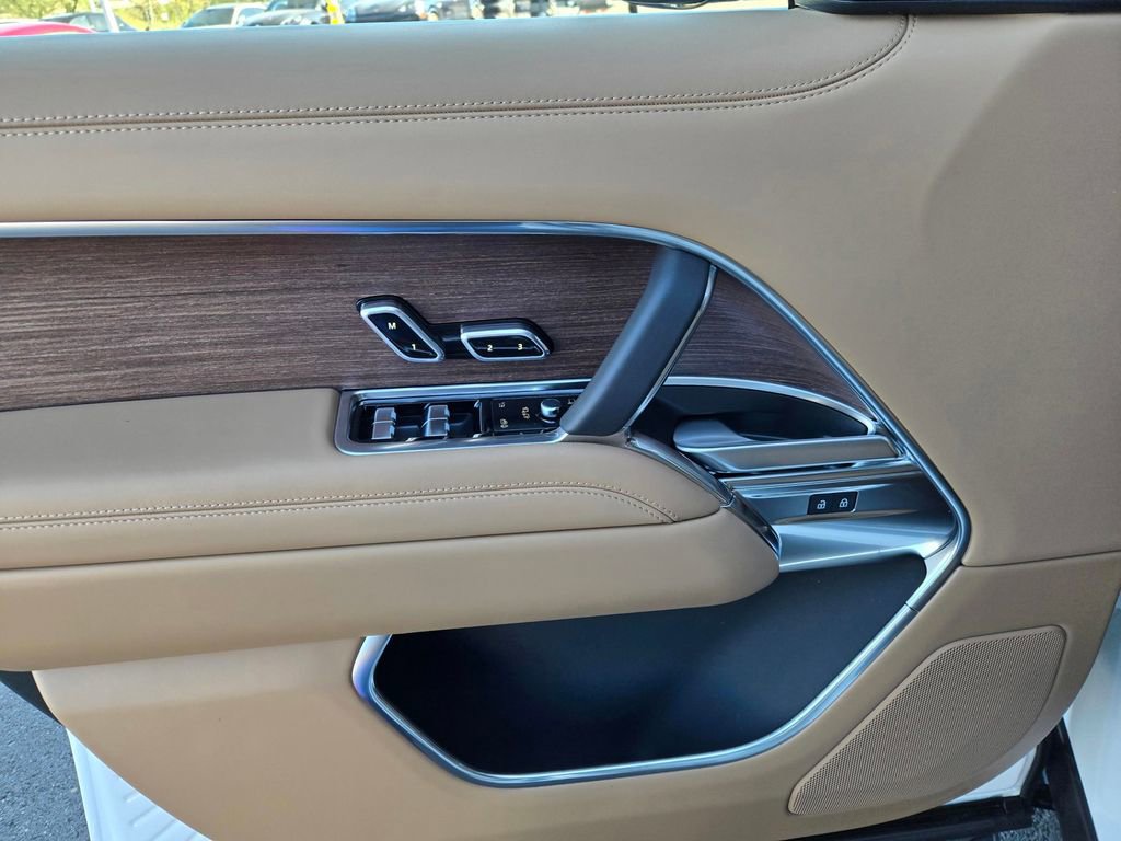 New 2026 Land Rover Range Rover SE image 10