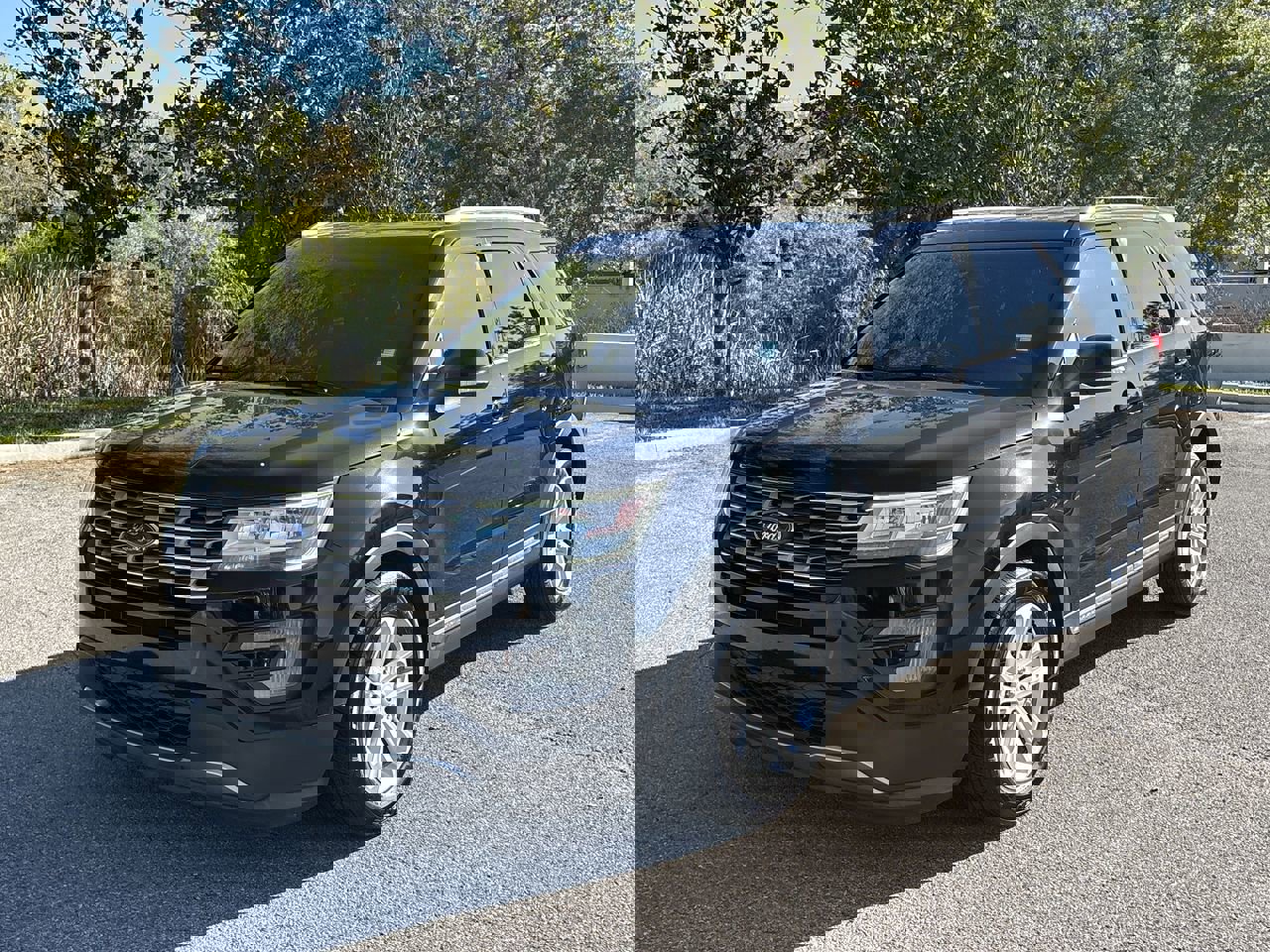 Used 2017 Ford Explorer XLT w/ Equipment Group 201A image 2