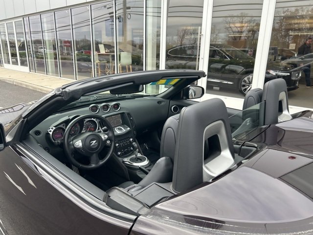 Used 2017 Nissan 370Z Touring image 31