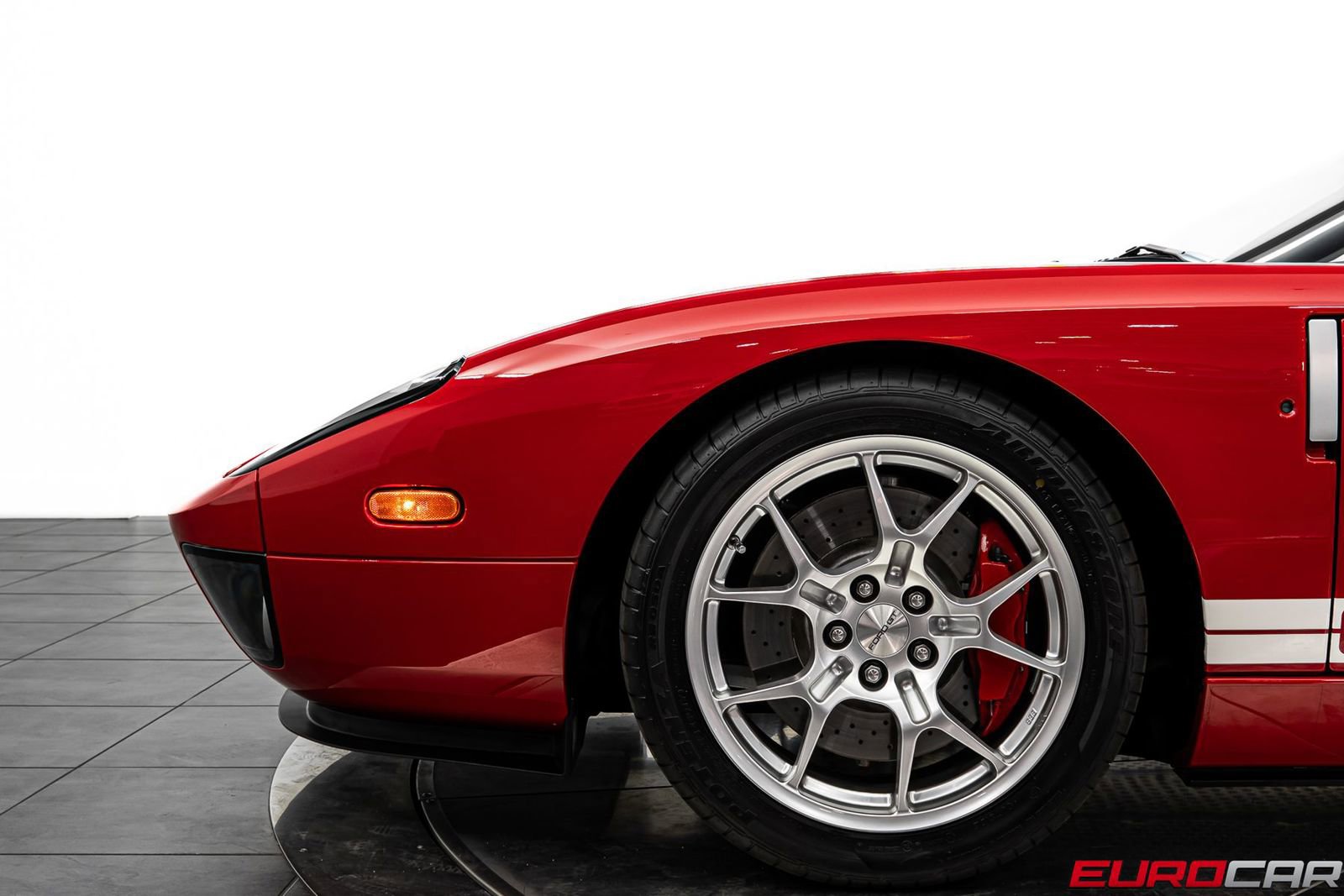 Used 2005 Ford GT RWD image 14