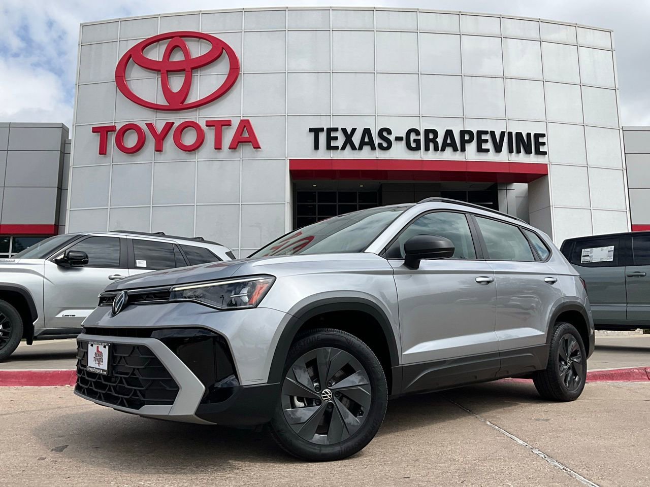Used 2025 Volkswagen Taos S image 2