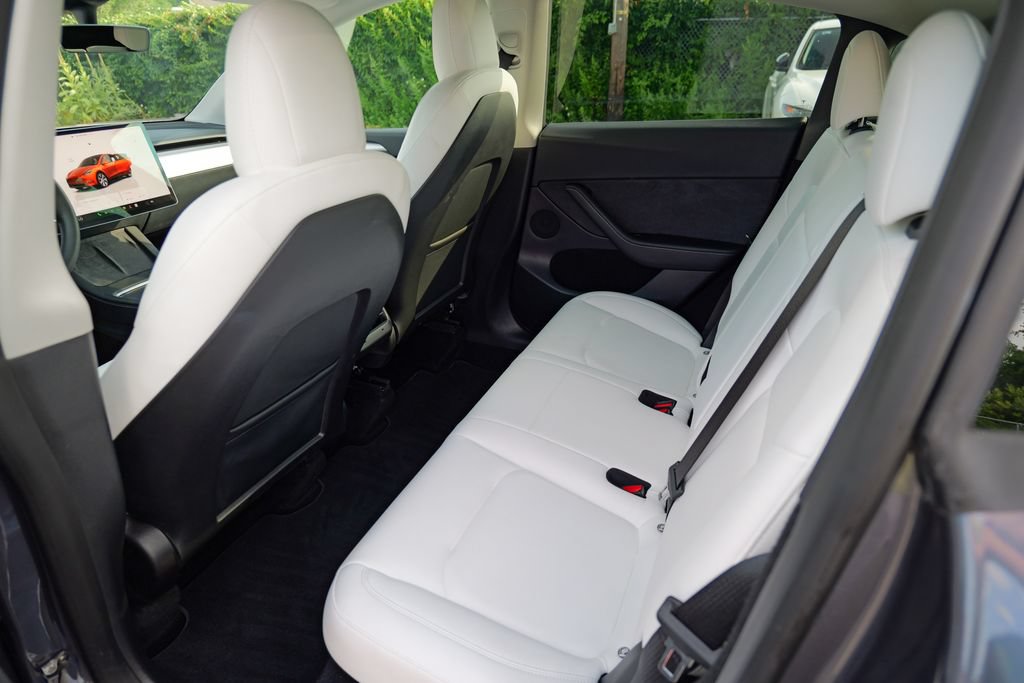 Used 2023 Tesla Model Y Long Range AWD/4WD image 26