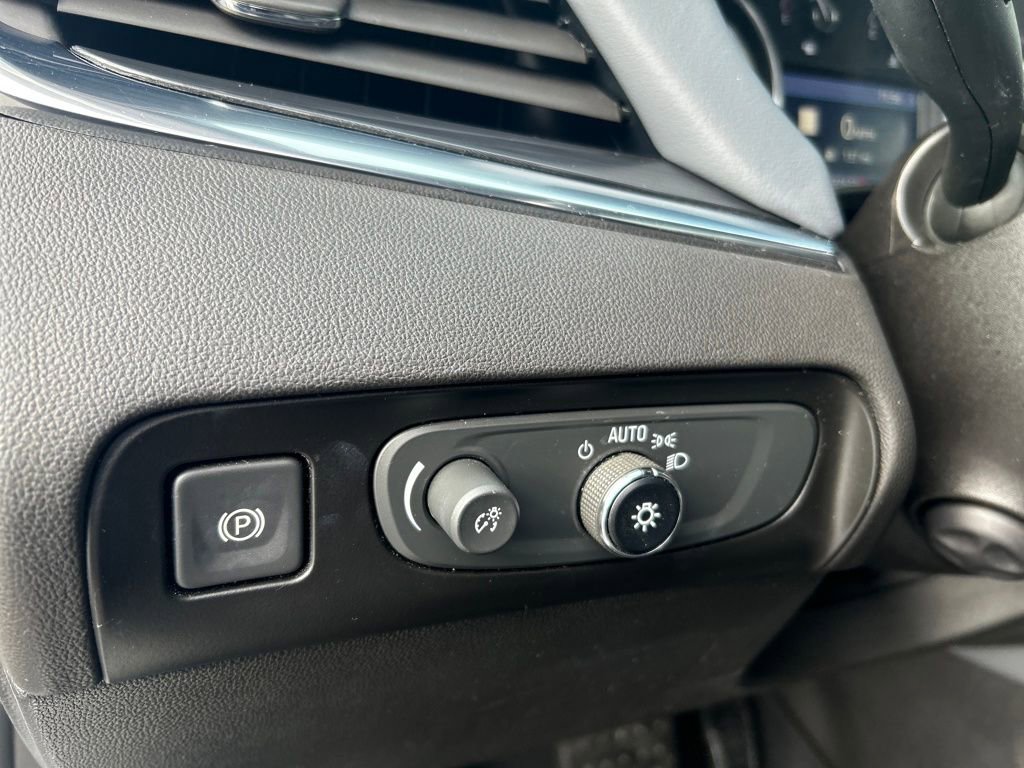 Used 2021 Buick Enclave Premium w/ Sun and Sites Package image 24