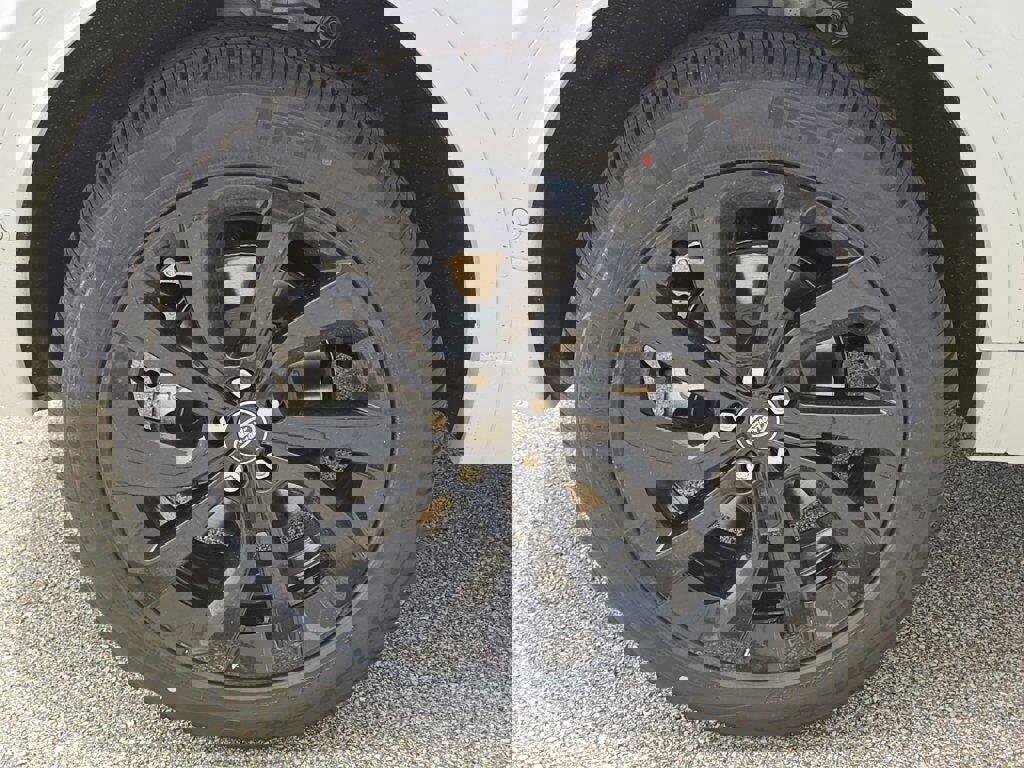 New 2025 Land Rover Discovery Sport S image 6