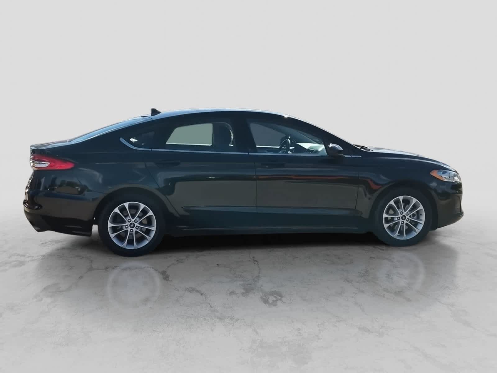 Used 2019 Ford Fusion SE FWD image 9