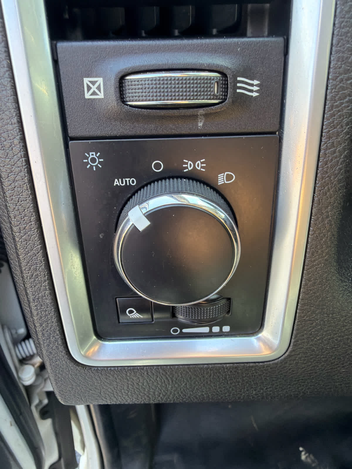 Used 2019 RAM 1500 Classic SLT w/ Protection Group AWD/4WD image 15