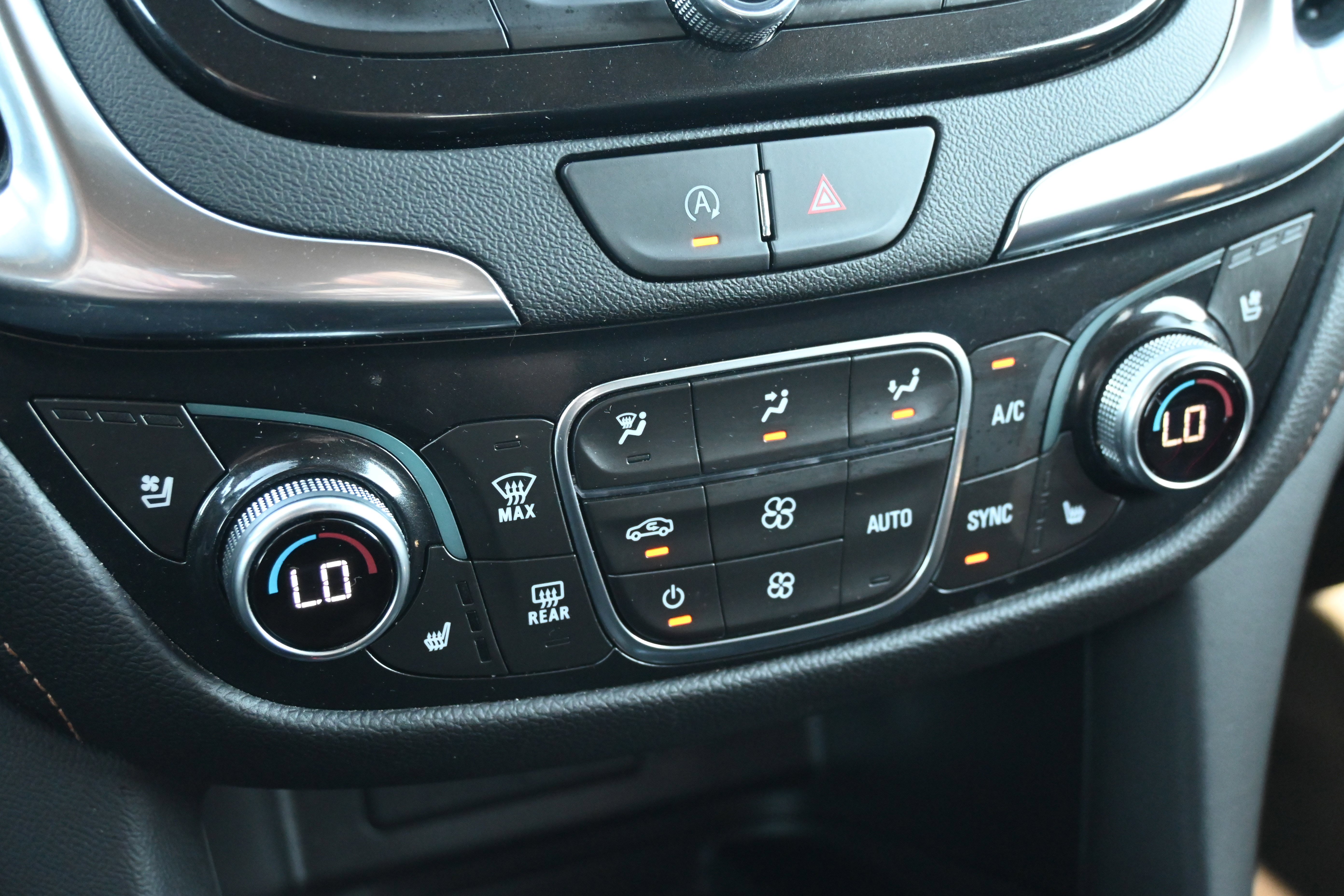 Used 2024 Chevrolet Equinox Premier FWD image 28