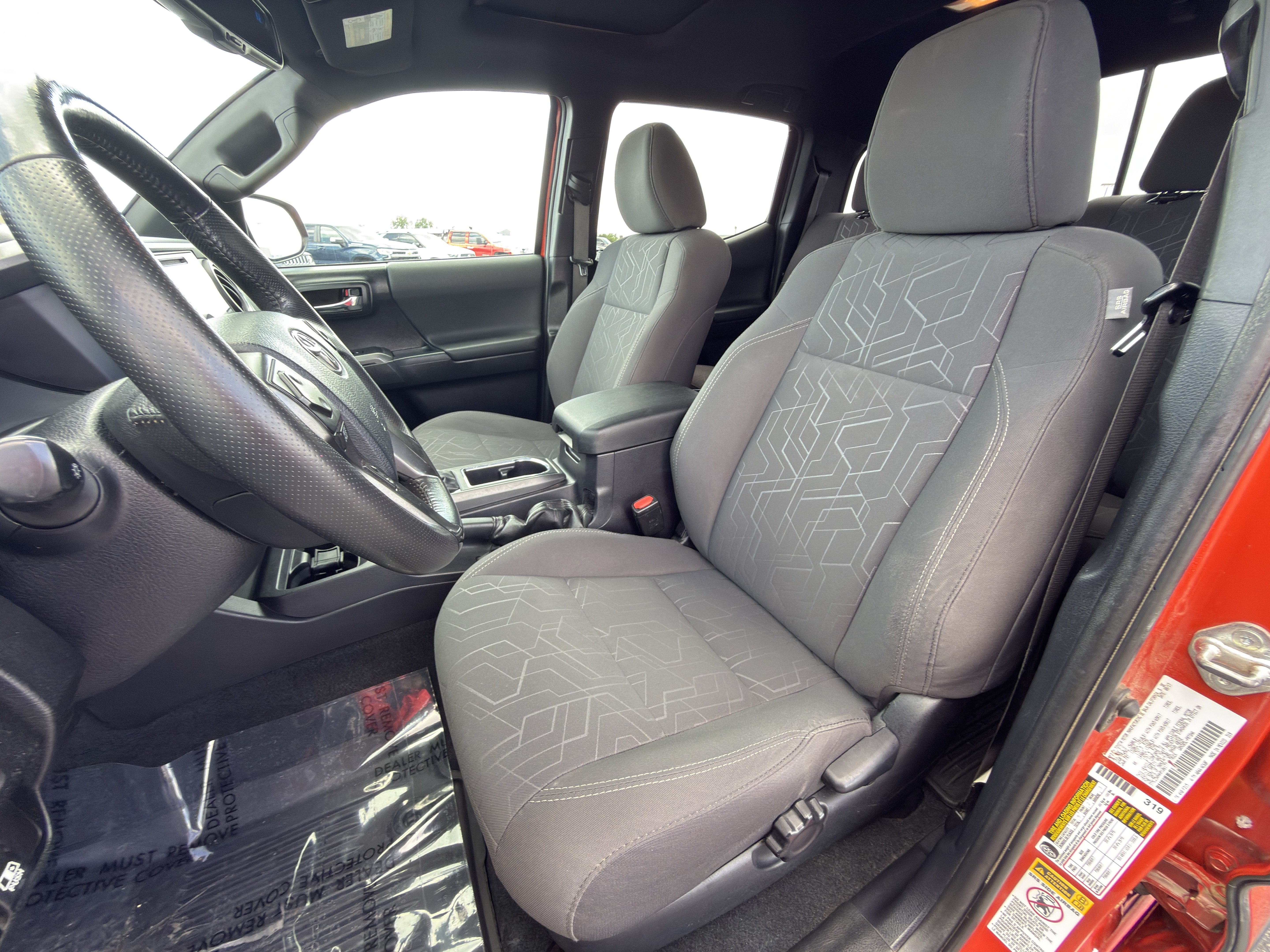 Used 2017 Toyota Tacoma TRD Sport AWD/4WD image 15