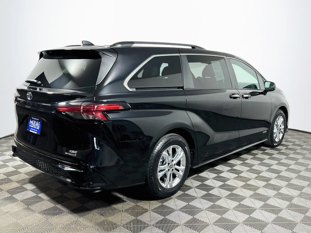 Certified 2021 Toyota Sienna XSE w/ XSE Plus Package AWD/4WD image 7