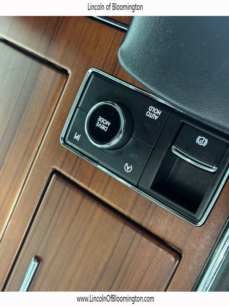 Used 2023 Lincoln Navigator L Reserve AWD/4WD image 35