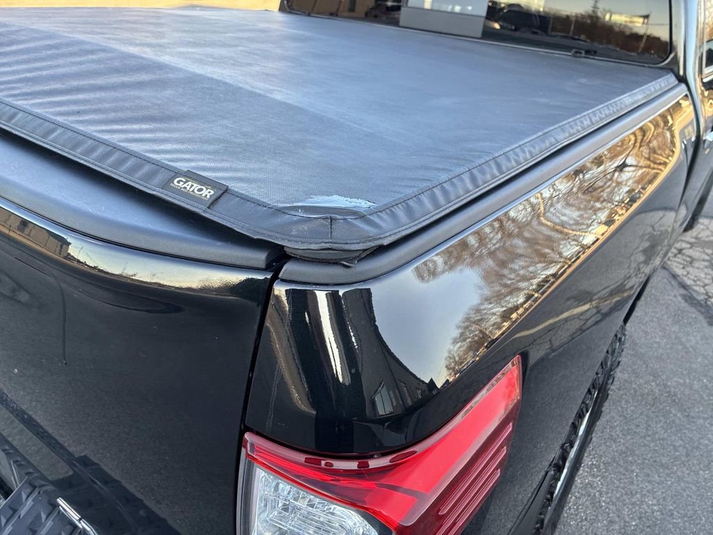 Used 2019 Nissan Titan SV image 14