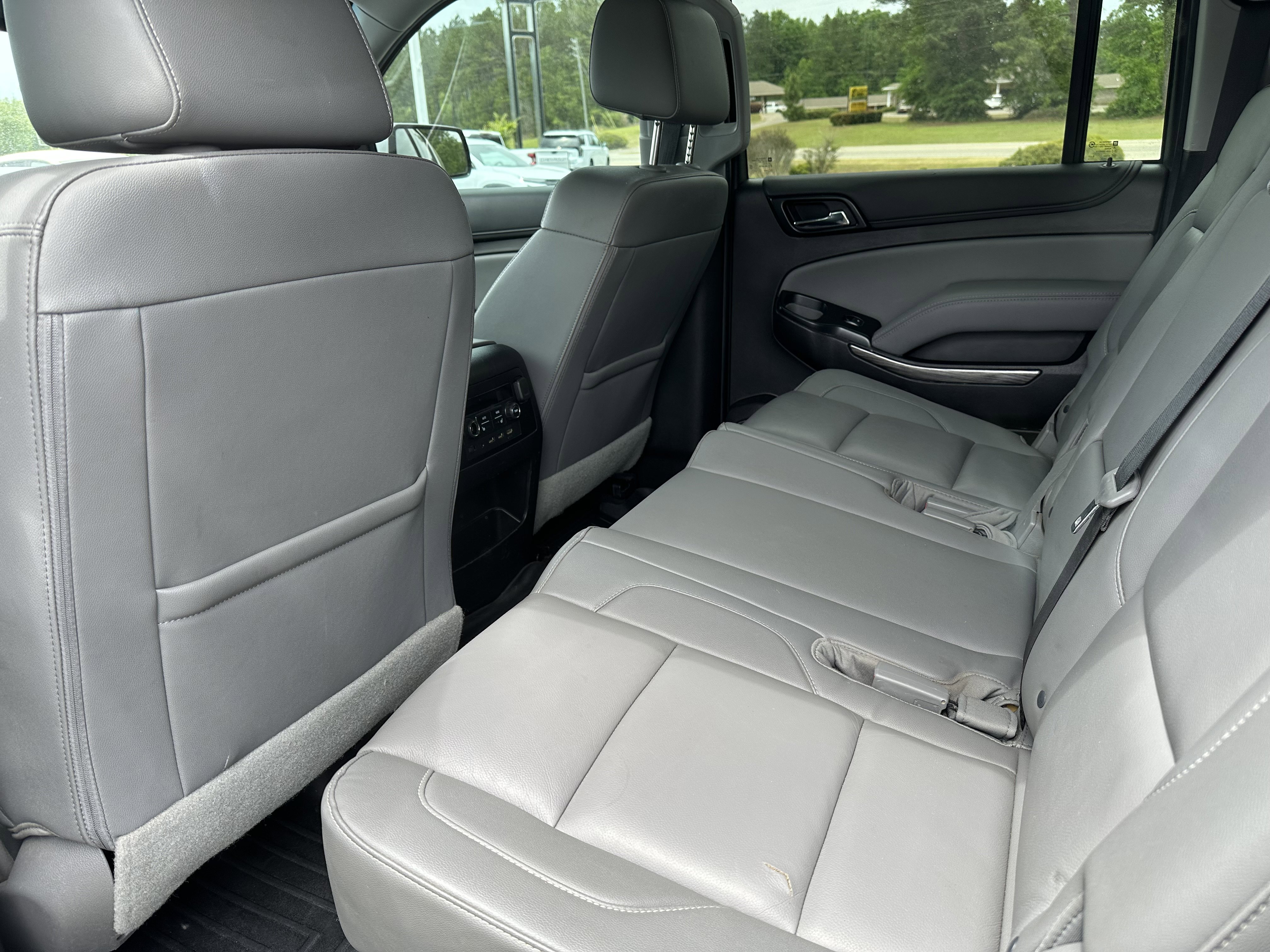 Used 2019 Chevrolet Suburban LT RWD image 10