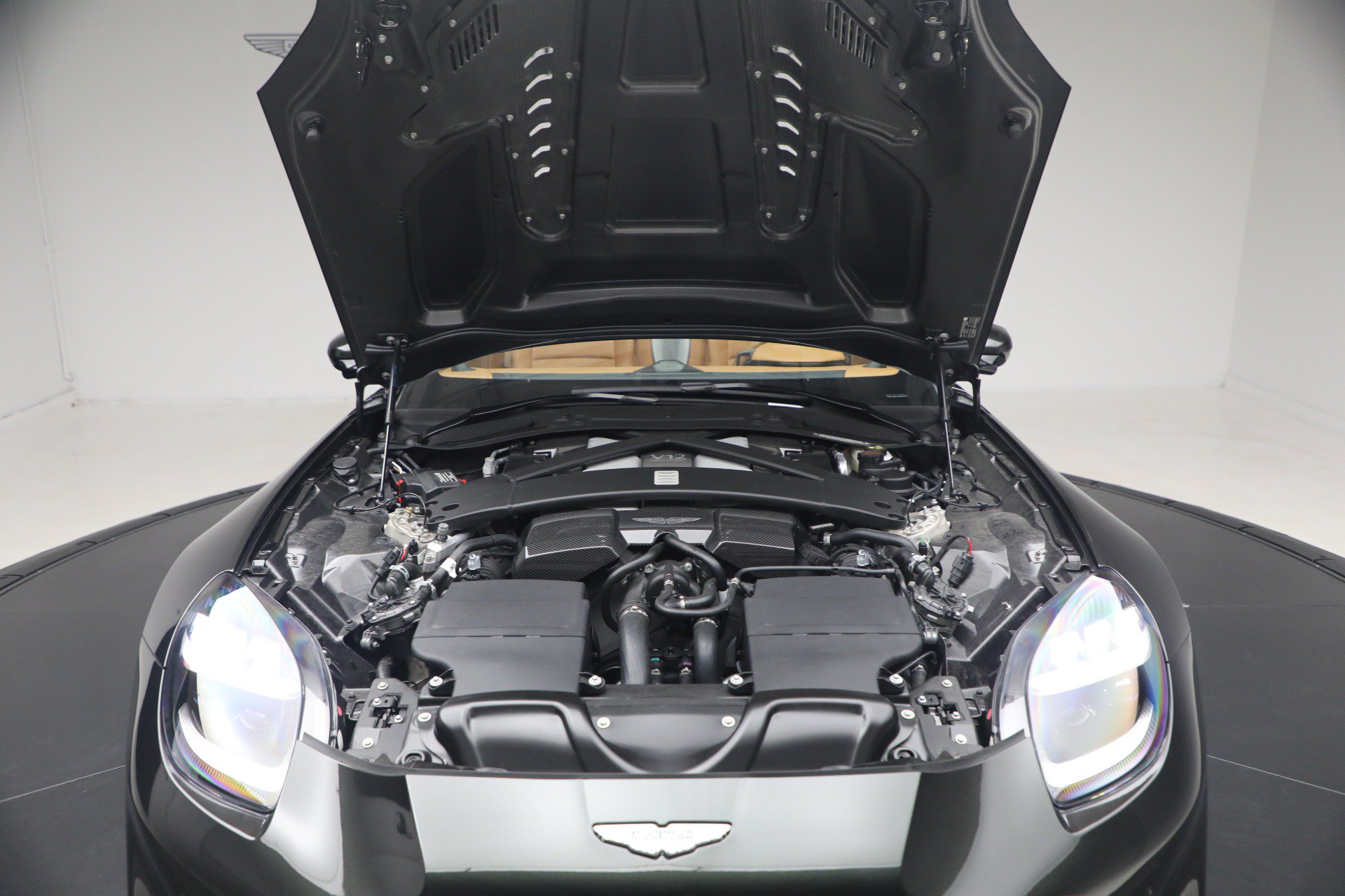 New 2026 Aston Martin Vanquish Convertible RWD image 43