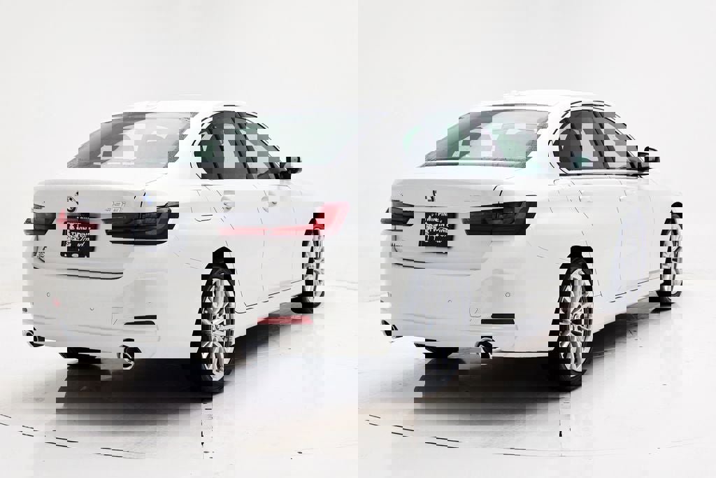 Used 2024 BMW 330i xDrive Sedan image 9