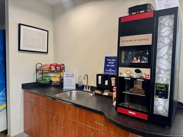 Used 2025 MAZDA CX-30 AWD 2.5 S w/ Preferred Package image 3