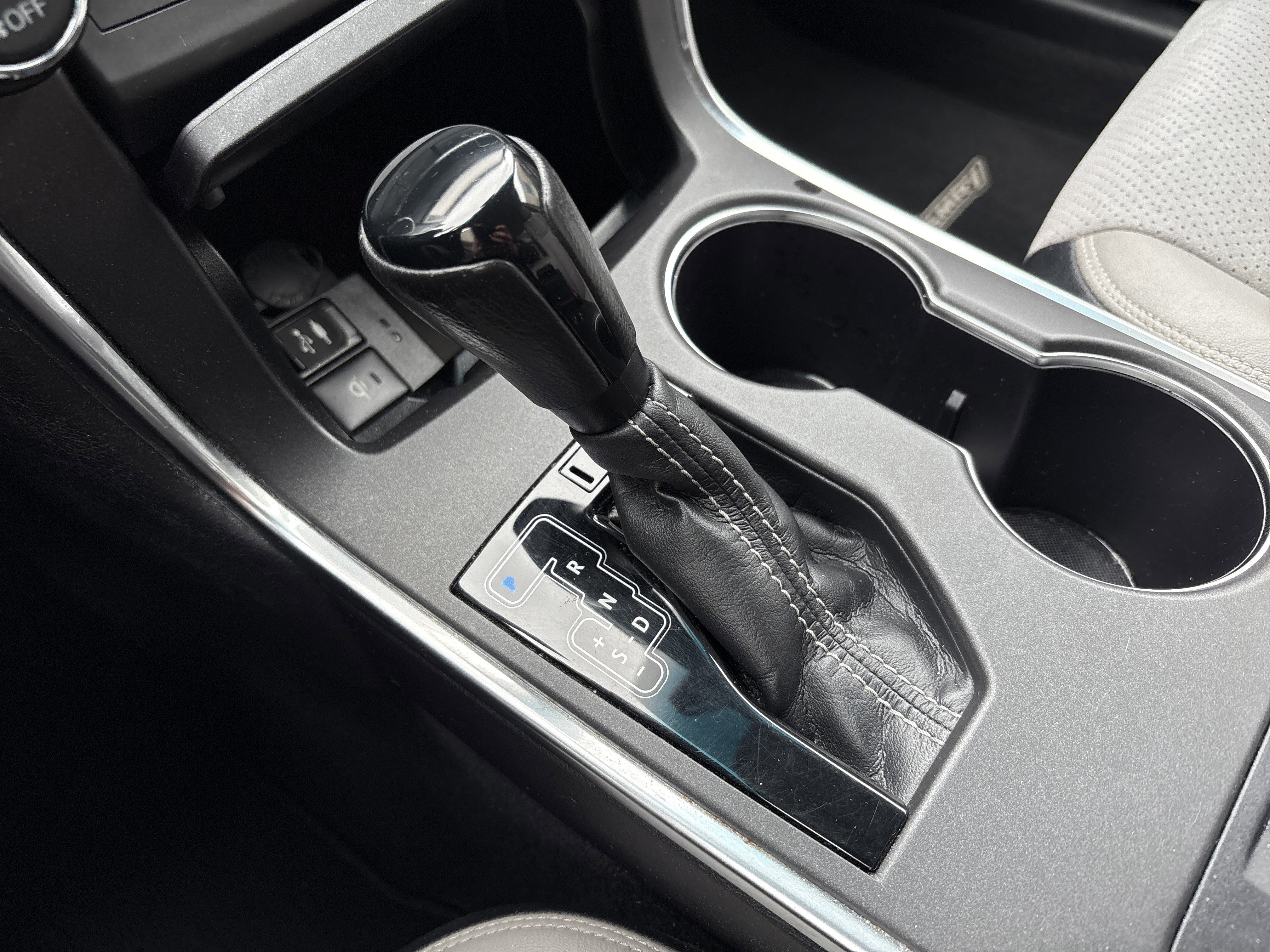 Used 2017 Toyota Camry XSE FWD image 31