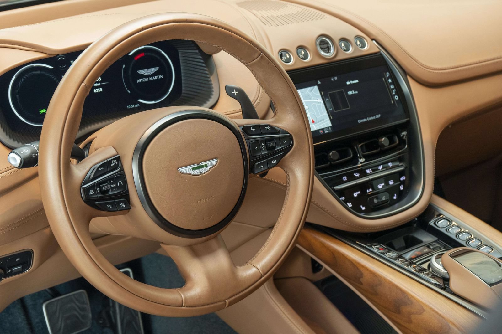 Used 2022 Aston Martin DBX AWD/4WD image 22