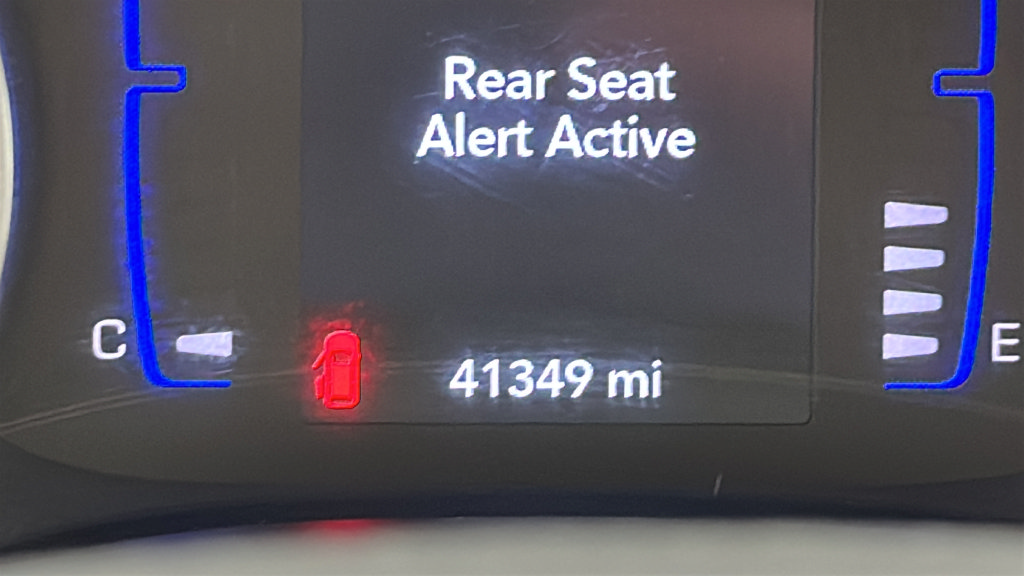 Used 2023 Chrysler Voyager LX FWD image 15
