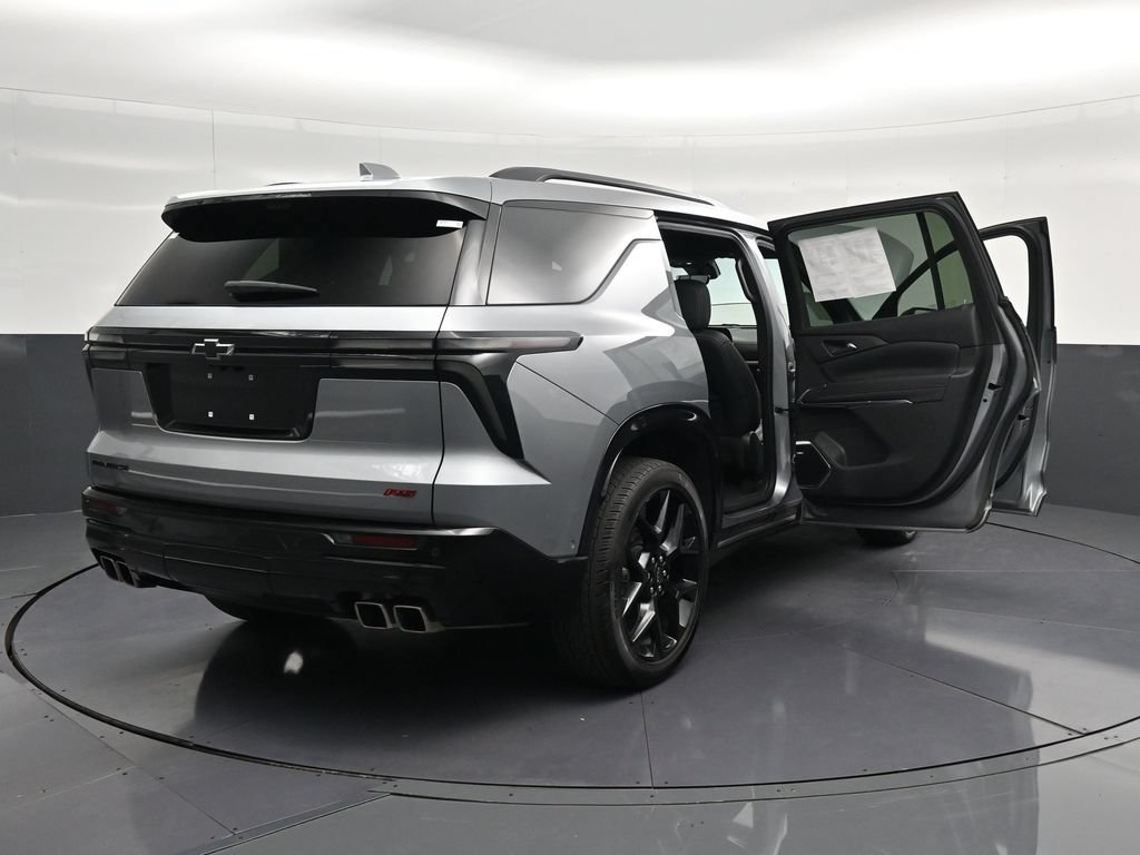 Used 2024 Chevrolet Traverse RS FWD image 38