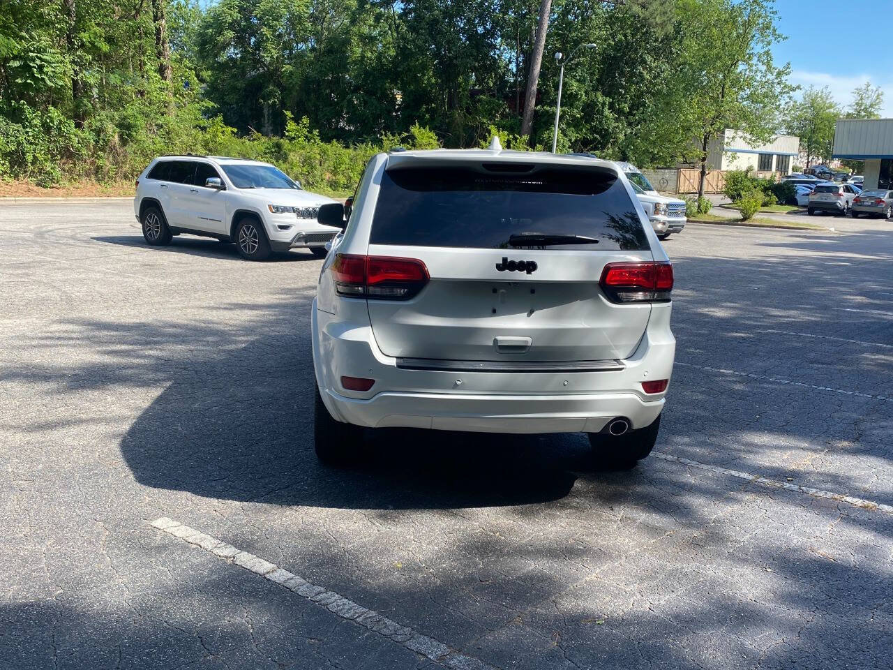 Used 2019 Jeep Grand Cherokee Altitude AWD/4WD image 5