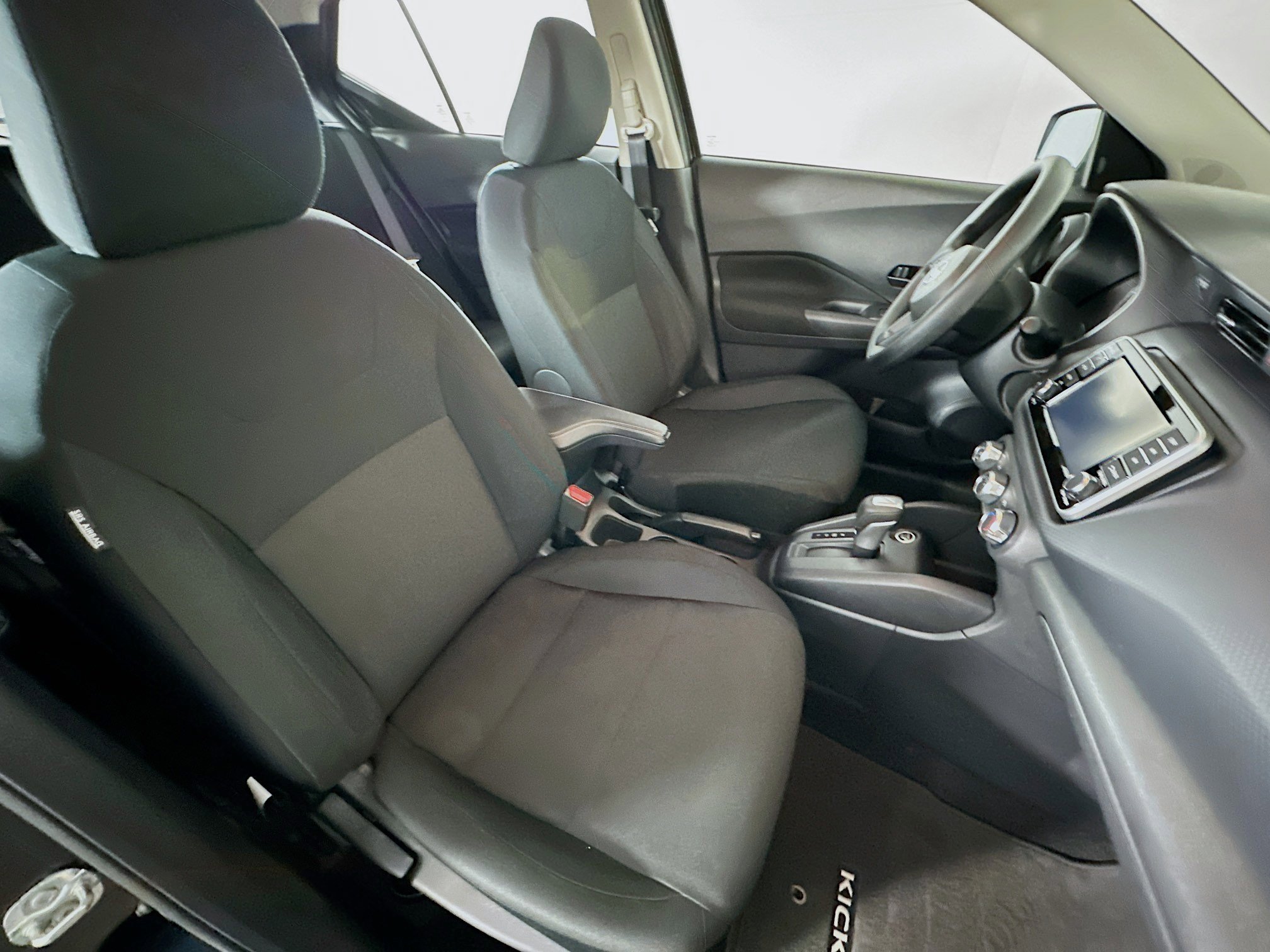 Used 2024 Nissan Kicks S image 28