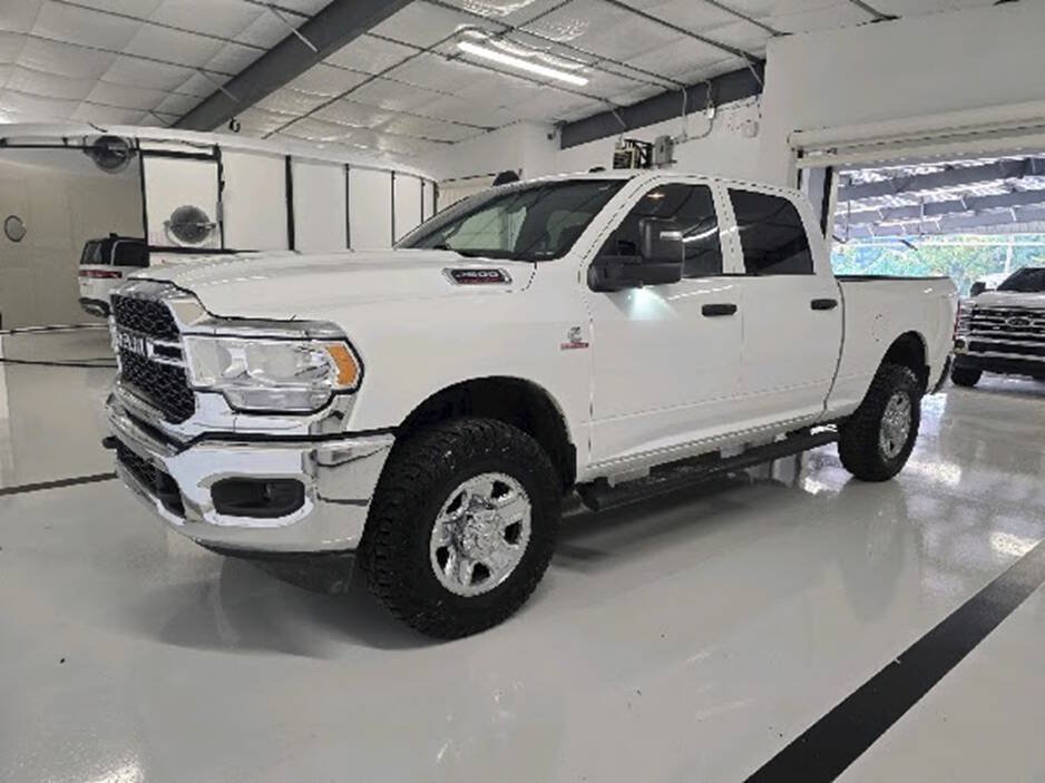 Used 2024 RAM 2500 Tradesman w/ Chrome Appearance Group AWD/4WD image 4