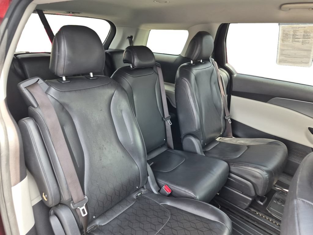 Used 2023 Kia Carnival LX FWD image 42
