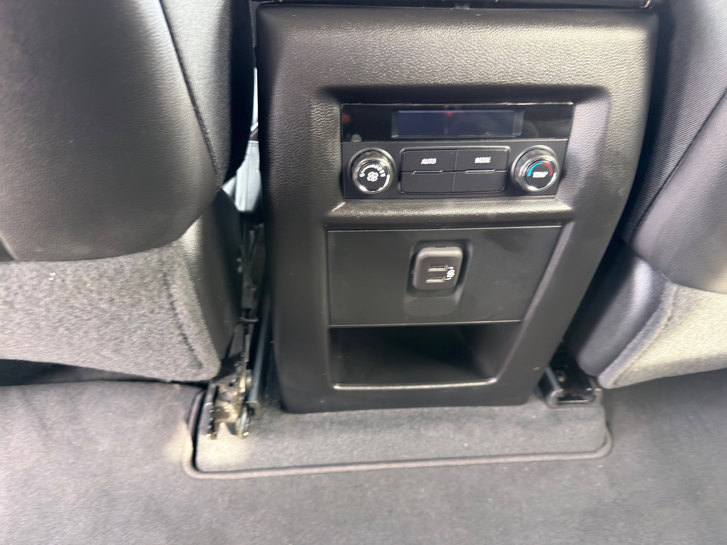 Used 2023 Chevrolet Traverse LT FWD image 19