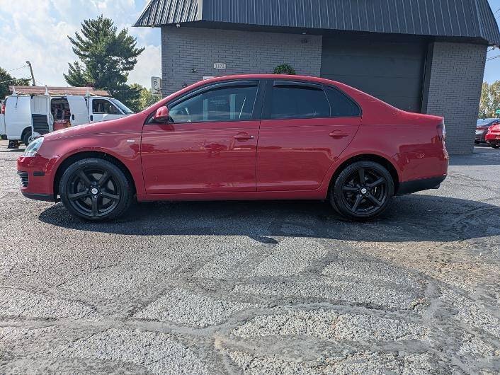 Used 2010 Volkswagen Jetta Wolfsburg Edition FWD image 3