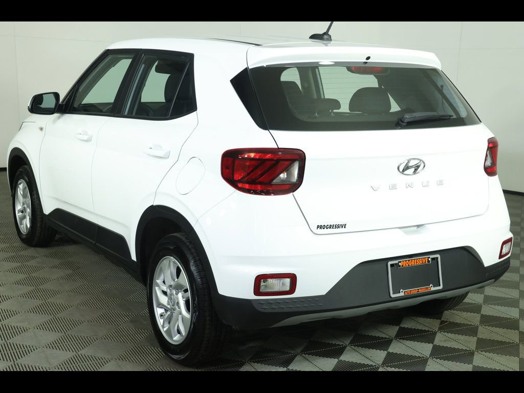 Used 2026 Hyundai Venue SE FWD image 16