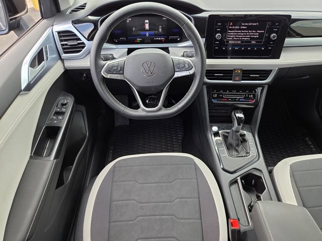 Certified 2025 Volkswagen Taos SE FWD image 13