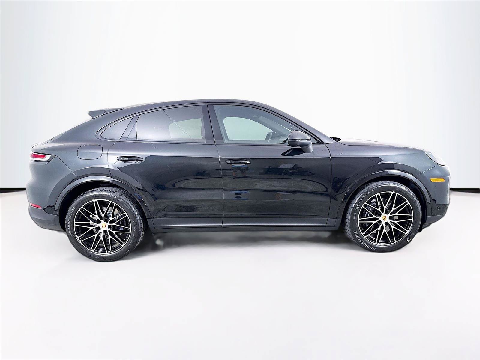 Used 2024 Porsche Cayenne Coupe AWD/4WD image 34
