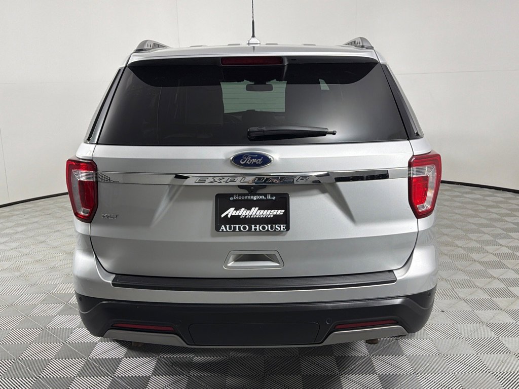 Used 2019 Ford Explorer XLT w/ Equipment Group 202A FWD image 6