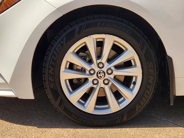 Used 2025 Toyota Corolla XLE FWD image 8