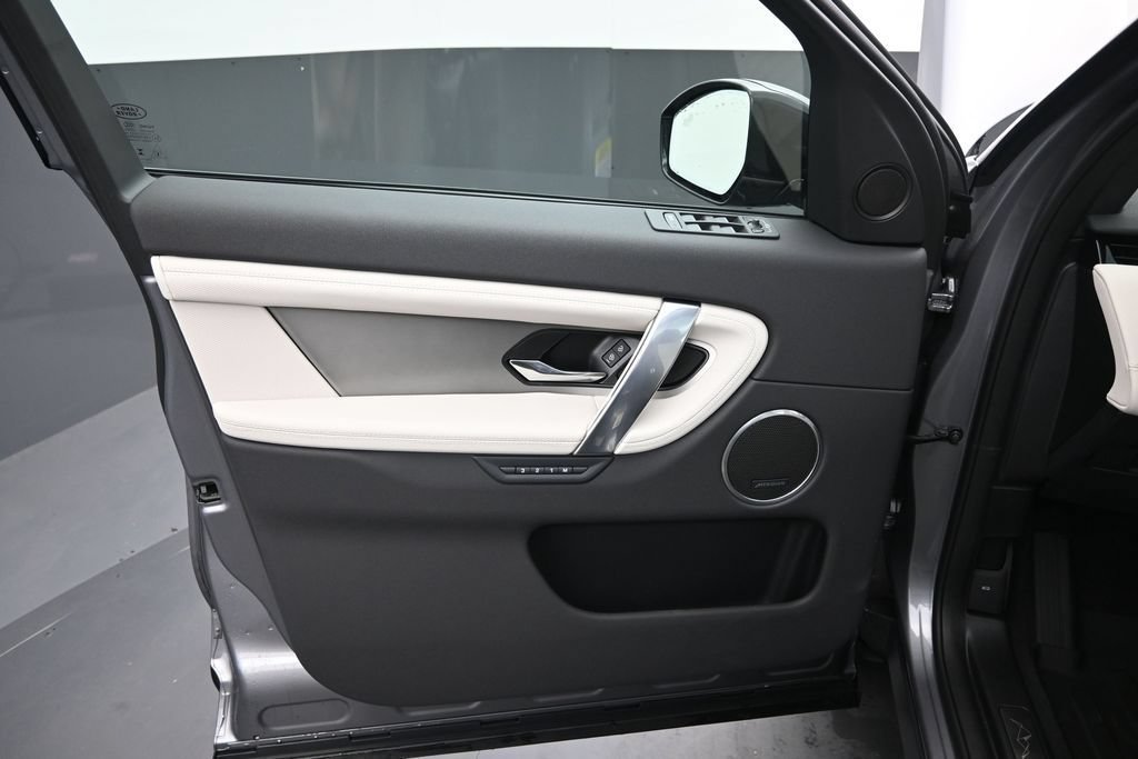 New 2026 Land Rover Discovery Sport Landmark AWD/4WD image 21