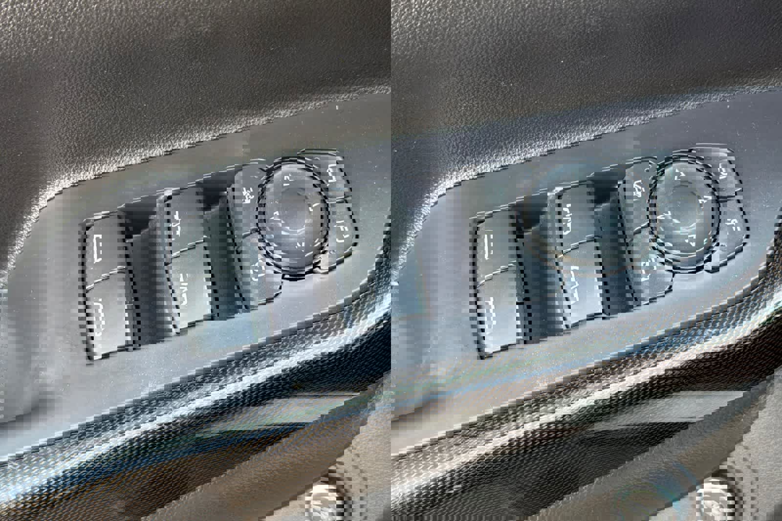 Used 2022 GMC Acadia AT4 w/ Technology Package image 15