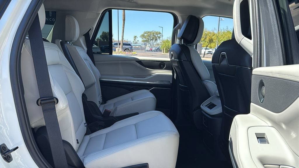 New 2026 Lincoln Navigator Premiere AWD/4WD image 23