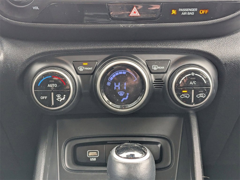 Used 2025 Hyundai Venue SEL image 24