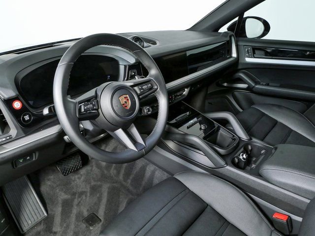 Certified 2024 Porsche Cayenne Coupe AWD/4WD image 4