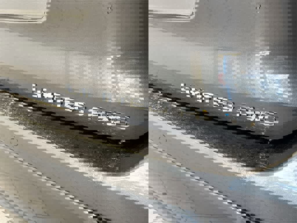 Used 2023 Toyota Highlander Limited image 11