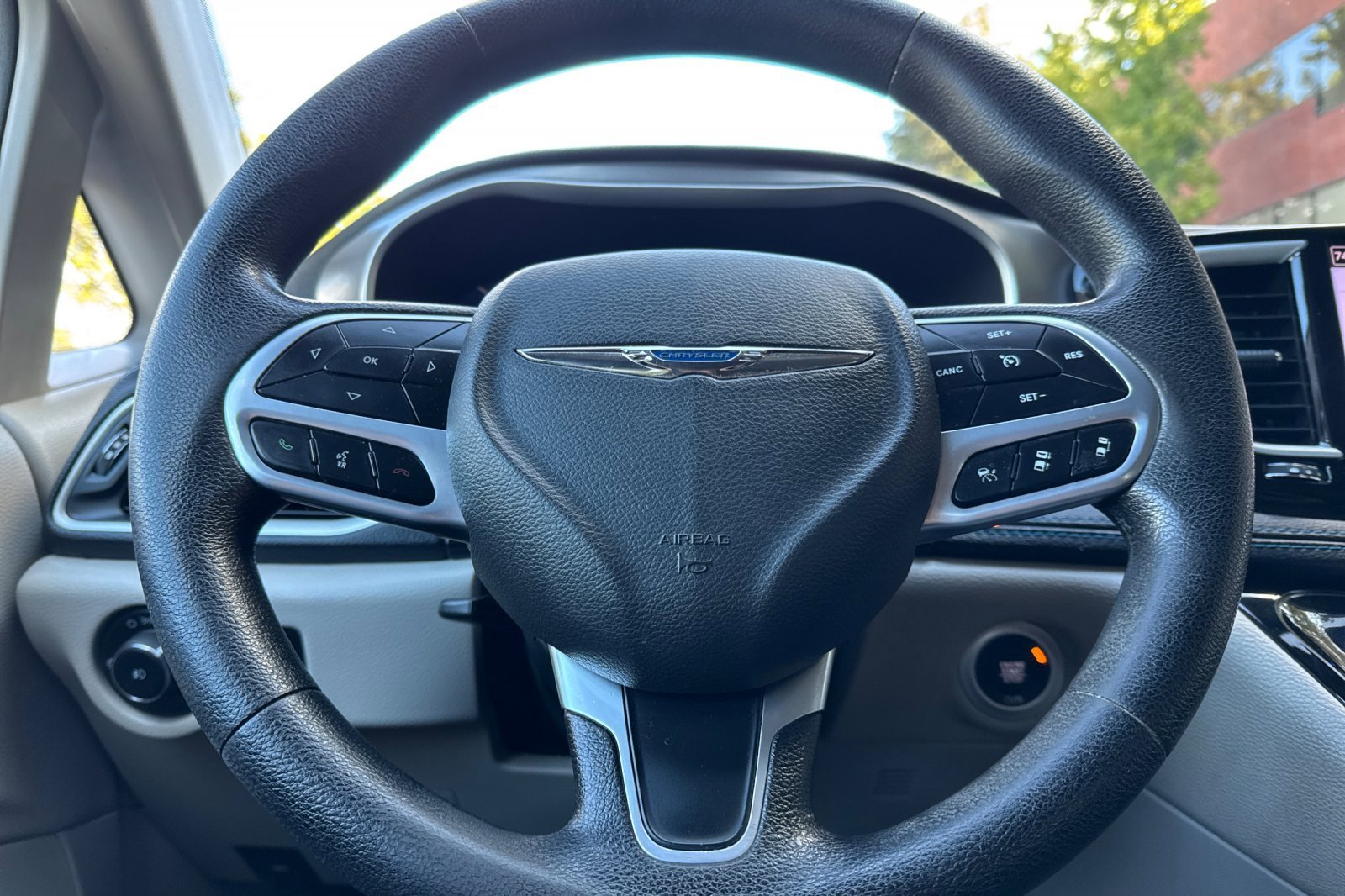 Used 2021 Chrysler Pacifica Touring image 23