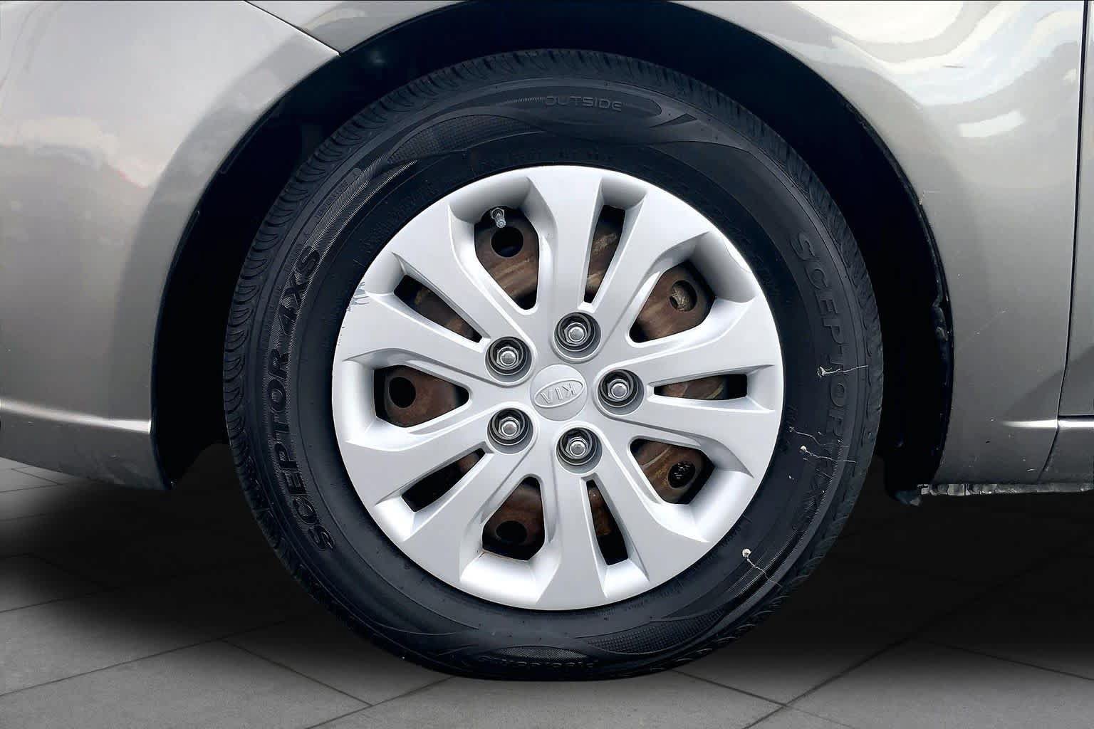 Used 2012 Kia Forte EX FWD image 10